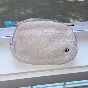 Lululemon Everywhere Belt Bag Sherpa